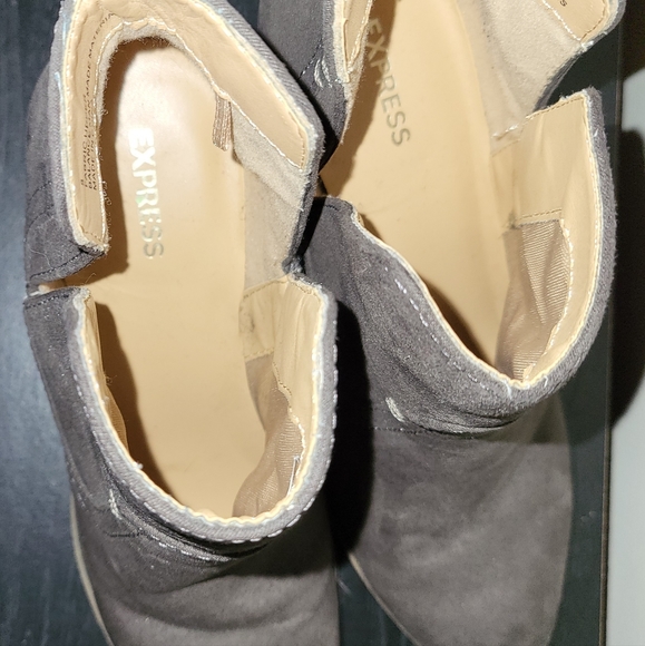 Booties - Picture 4 of 5